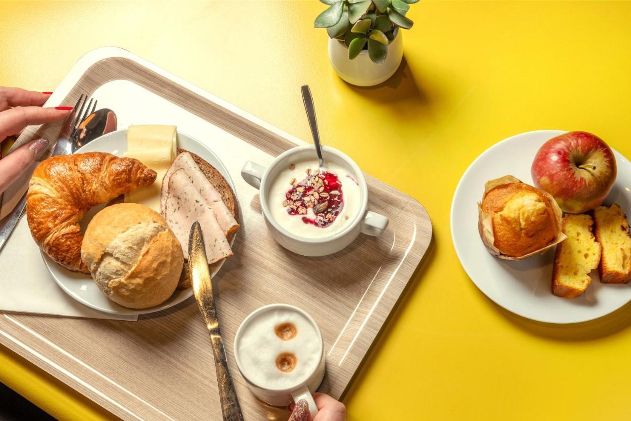ibis Styles Namur Bagian luar foto