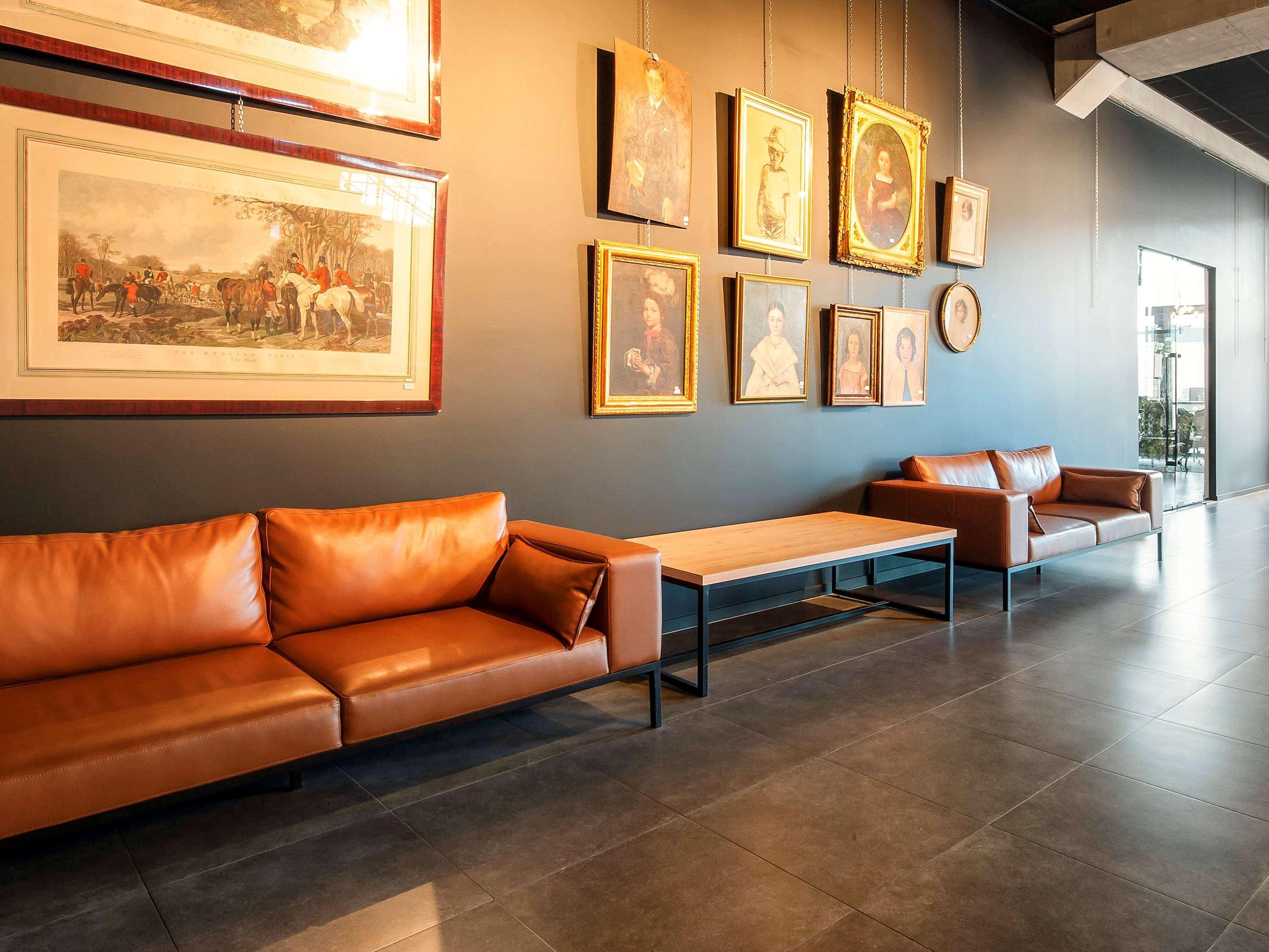 ibis Styles Namur Bagian luar foto